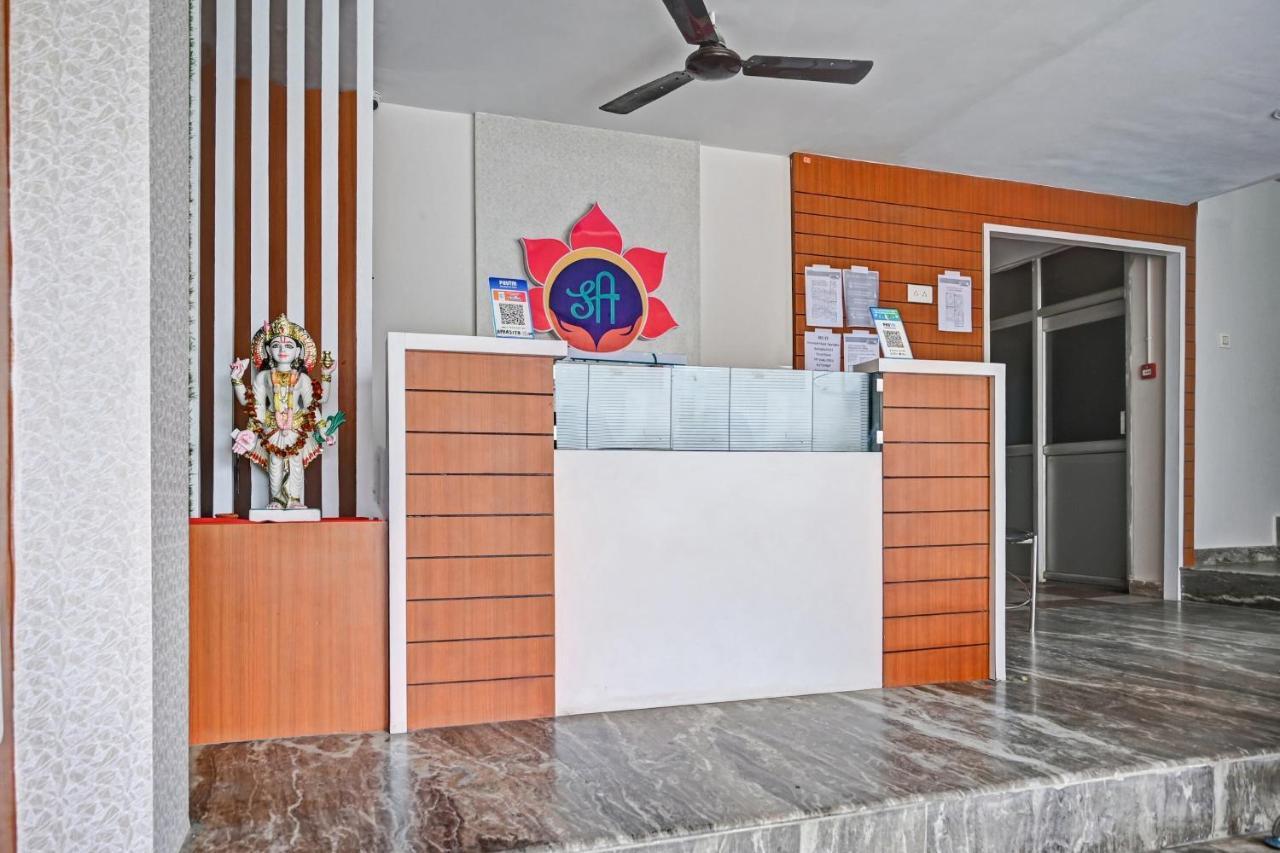 Oyo 7498 Hotel Aparajita Варанаси Экстерьер фото