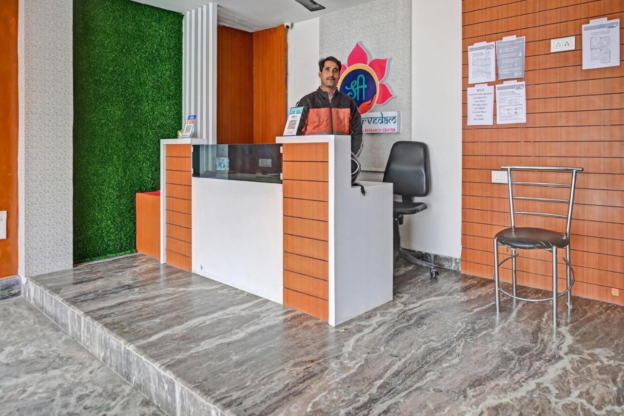 Oyo 7498 Hotel Aparajita Варанаси Экстерьер фото