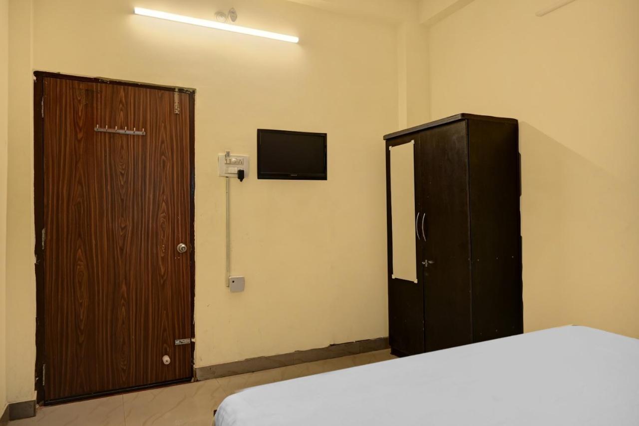 Oyo 7498 Hotel Aparajita Варанаси Экстерьер фото