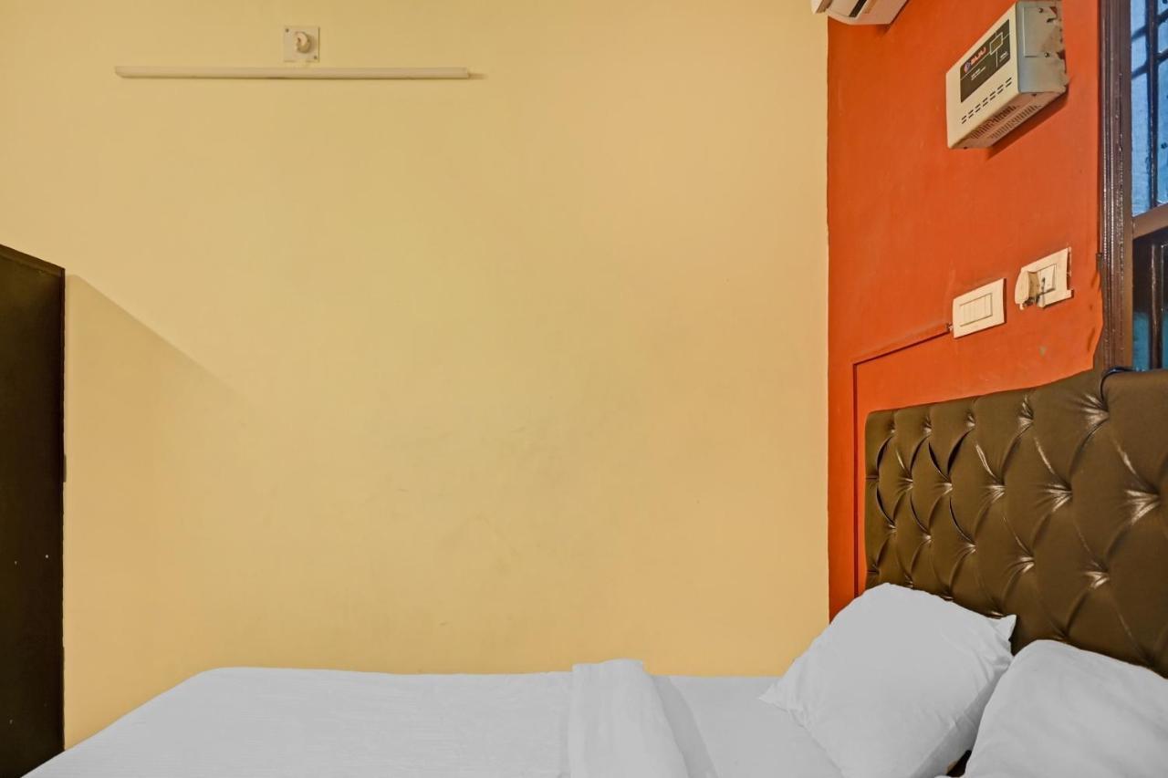 Oyo 7498 Hotel Aparajita Варанаси Экстерьер фото