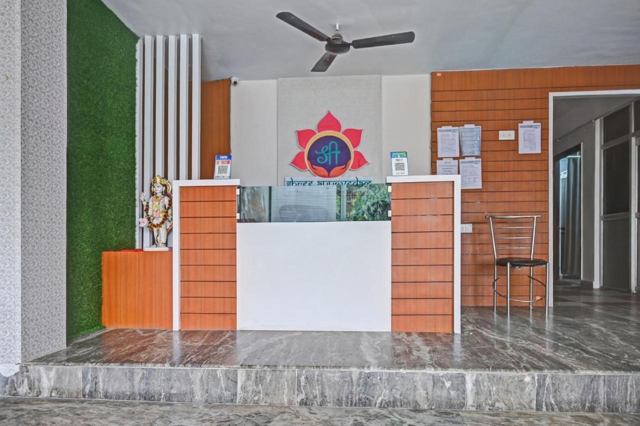 Oyo 7498 Hotel Aparajita Варанаси Экстерьер фото