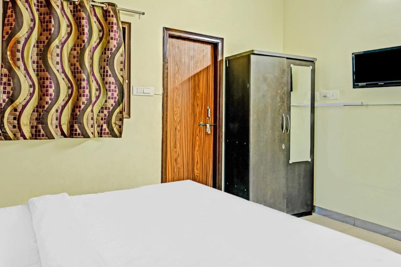 Oyo 7498 Hotel Aparajita Варанаси Экстерьер фото