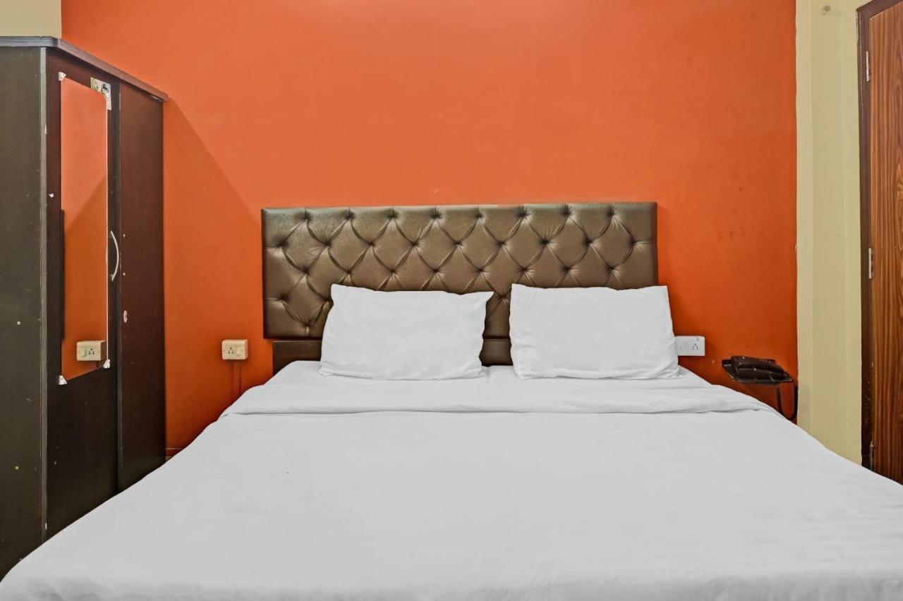 Oyo 7498 Hotel Aparajita Варанаси Экстерьер фото