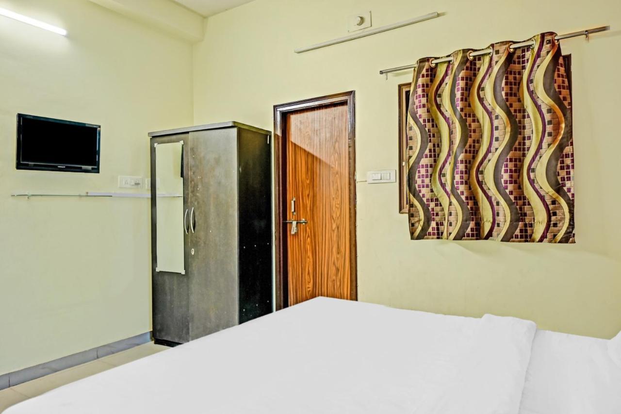 Oyo 7498 Hotel Aparajita Варанаси Экстерьер фото