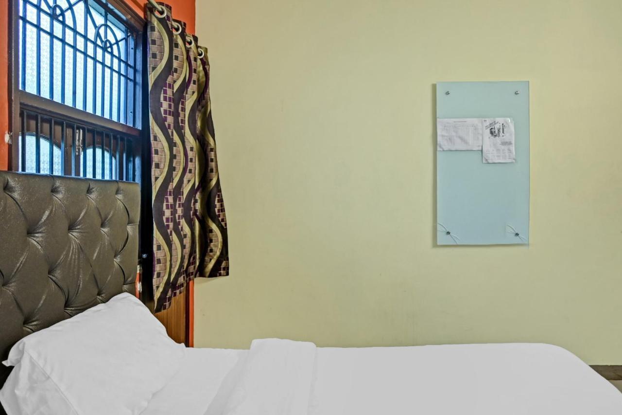 Oyo 7498 Hotel Aparajita Варанаси Экстерьер фото